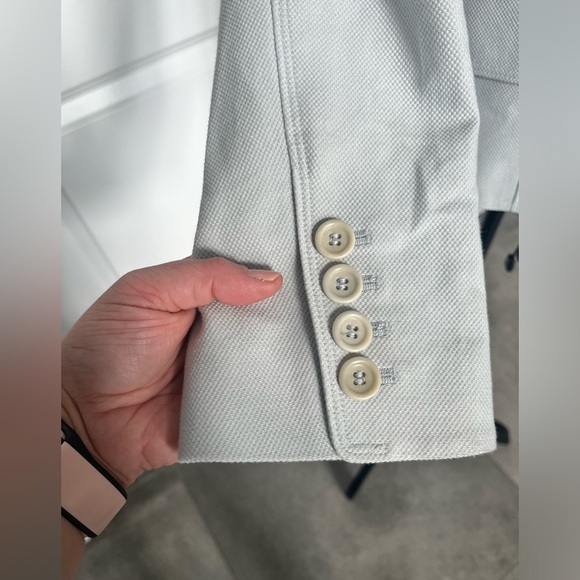 Ann Taylor three button blazer size 8 item 08-03 - Picture 3 of 12